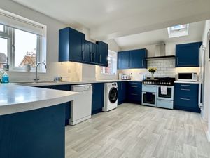 Kitchen- click for photo gallery